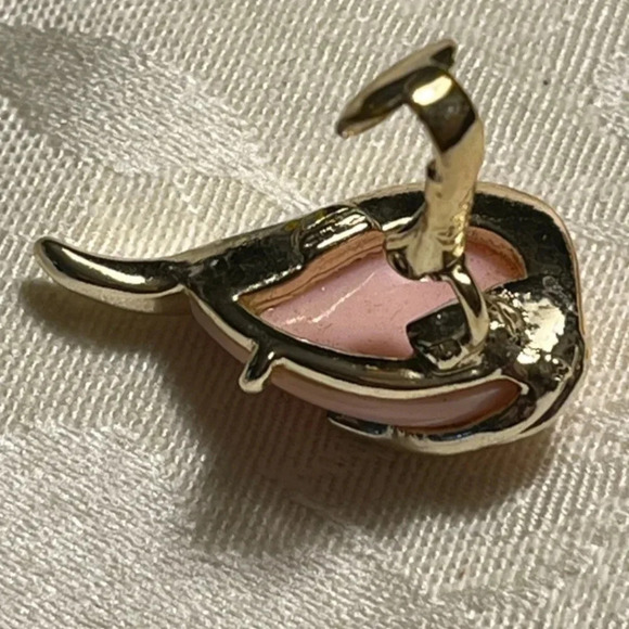 GOLD PLATED PINK LUCITE VINTAGE CLIP-ON WOMENS EARRINGS - Picture 2 of 5